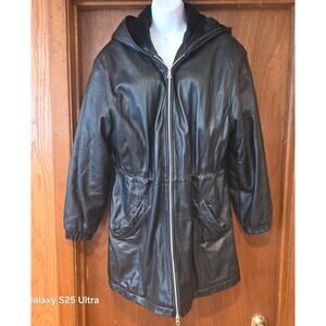 EUC vintage Wilson's black leather, mid length, fur lined hood zip up coat sz L‎